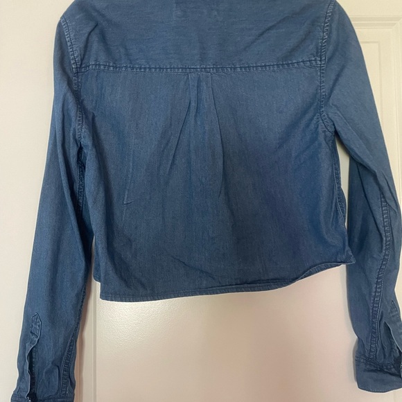 Forever 21 Women’s Cropped Denim Button Down Shirt - Picture 7 of 10